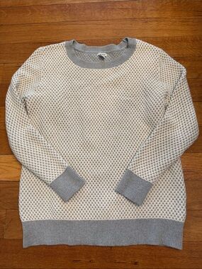 L.L. Bean Vintage Gray and Cream Textured Crewneck Sweater - Womens Medium